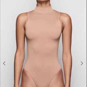 NWT SKIMS Essential Mock Neck L